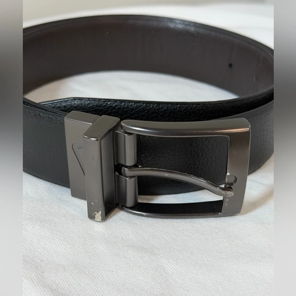 Nike Reversible Size 32 Black & Brown Leather Belt with Gunmetal Buckle